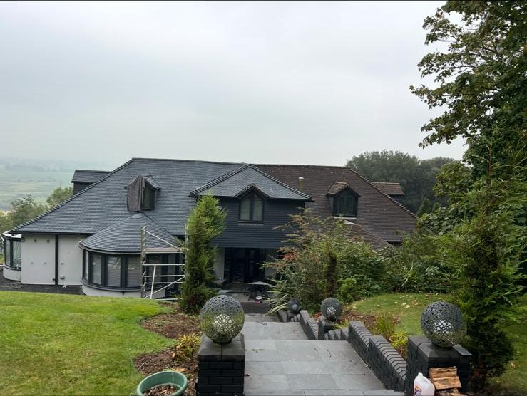 Detached house – garden and exterior